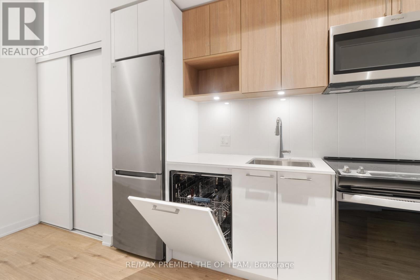 204 - 500 Plains Road E, Burlington, Ontario  L7T 0C8 - Photo 33 - W12697080