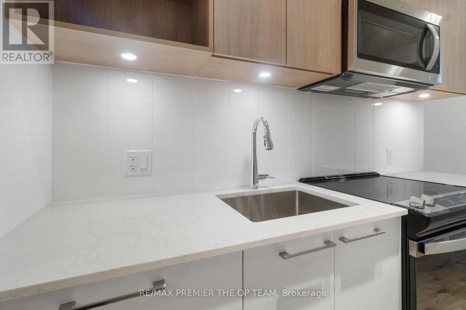 204 - 500 Plains Road E, Burlington, Ontario  L7T 0C8 - Photo 32 - W12697080