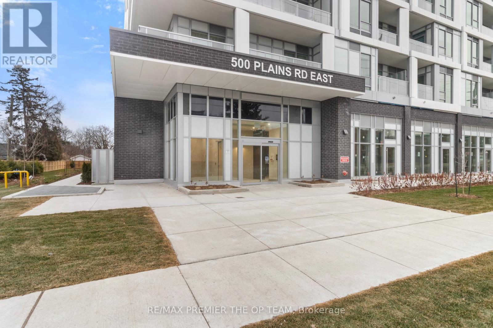 204 - 500 Plains Road E, Burlington, Ontario  L7T 0C8 - Photo 6 - W12697080