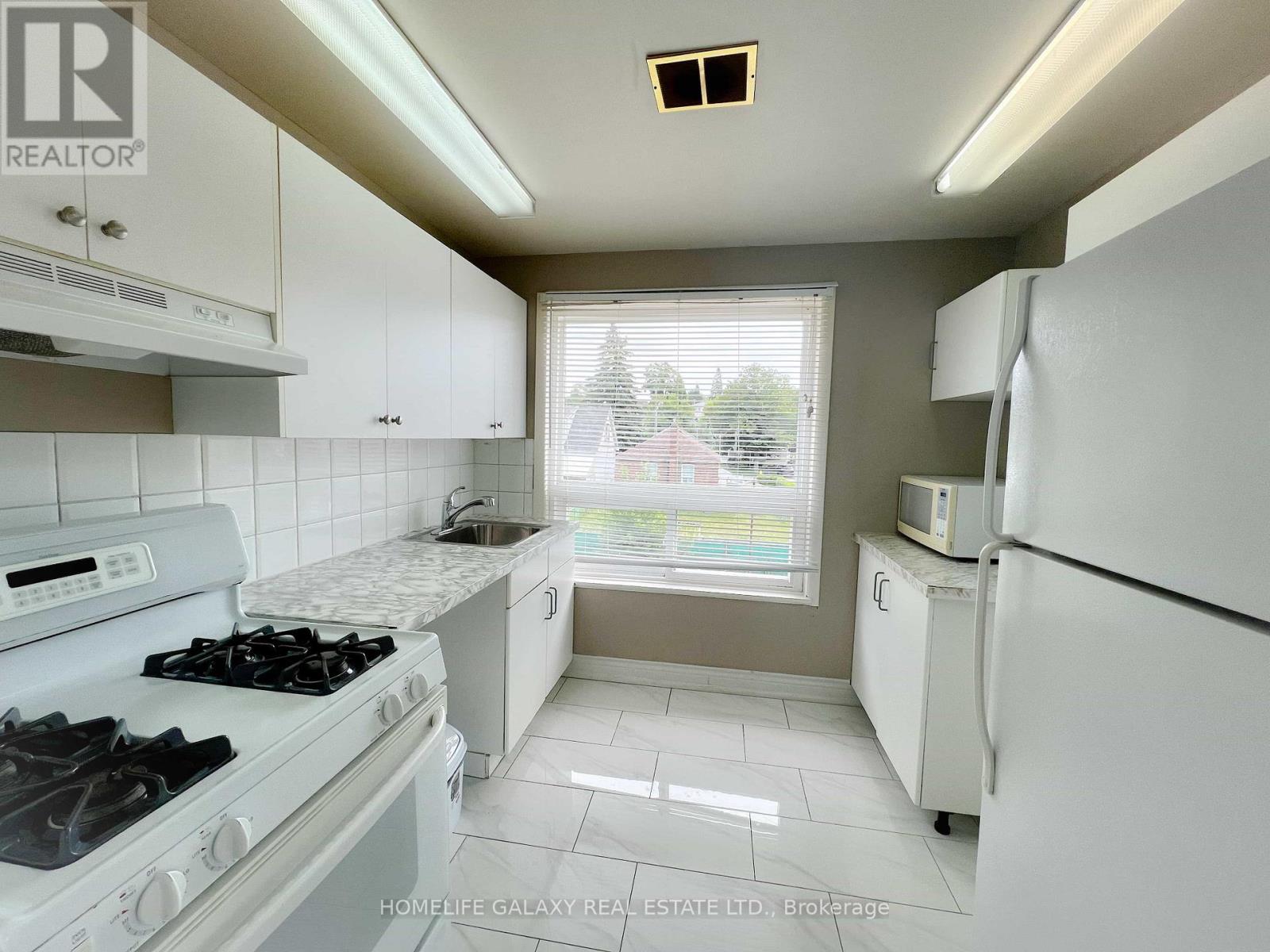 2nd Floor - 983 Victoria Park Avenue, Toronto, Ontario  M4B 2J4 - Photo 4 - E12703184