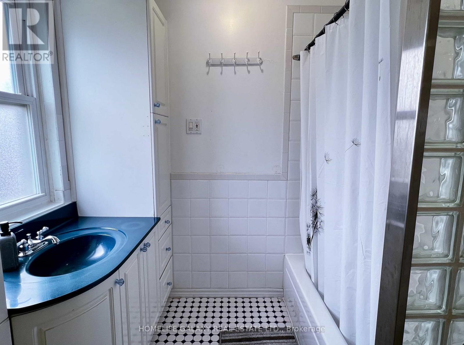 2nd Floor - 983 Victoria Park Avenue, Toronto, Ontario  M4B 2J4 - Photo 6 - E12703184