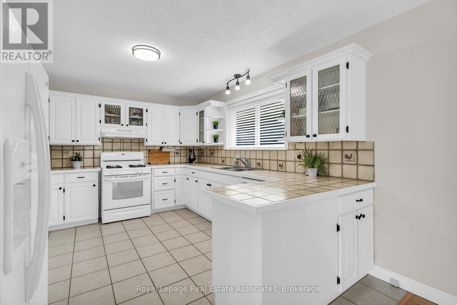 69 George Avenue, Wasaga Beach, Ontario  L9Z 2X9 - Photo 18 - S12703136