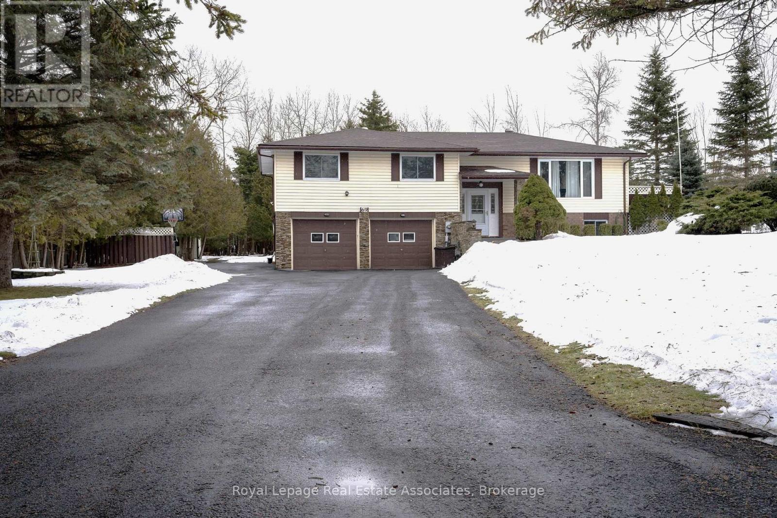 69 George Avenue, Wasaga Beach, Ontario  L9Z 2X9 - Photo 2 - S12703136