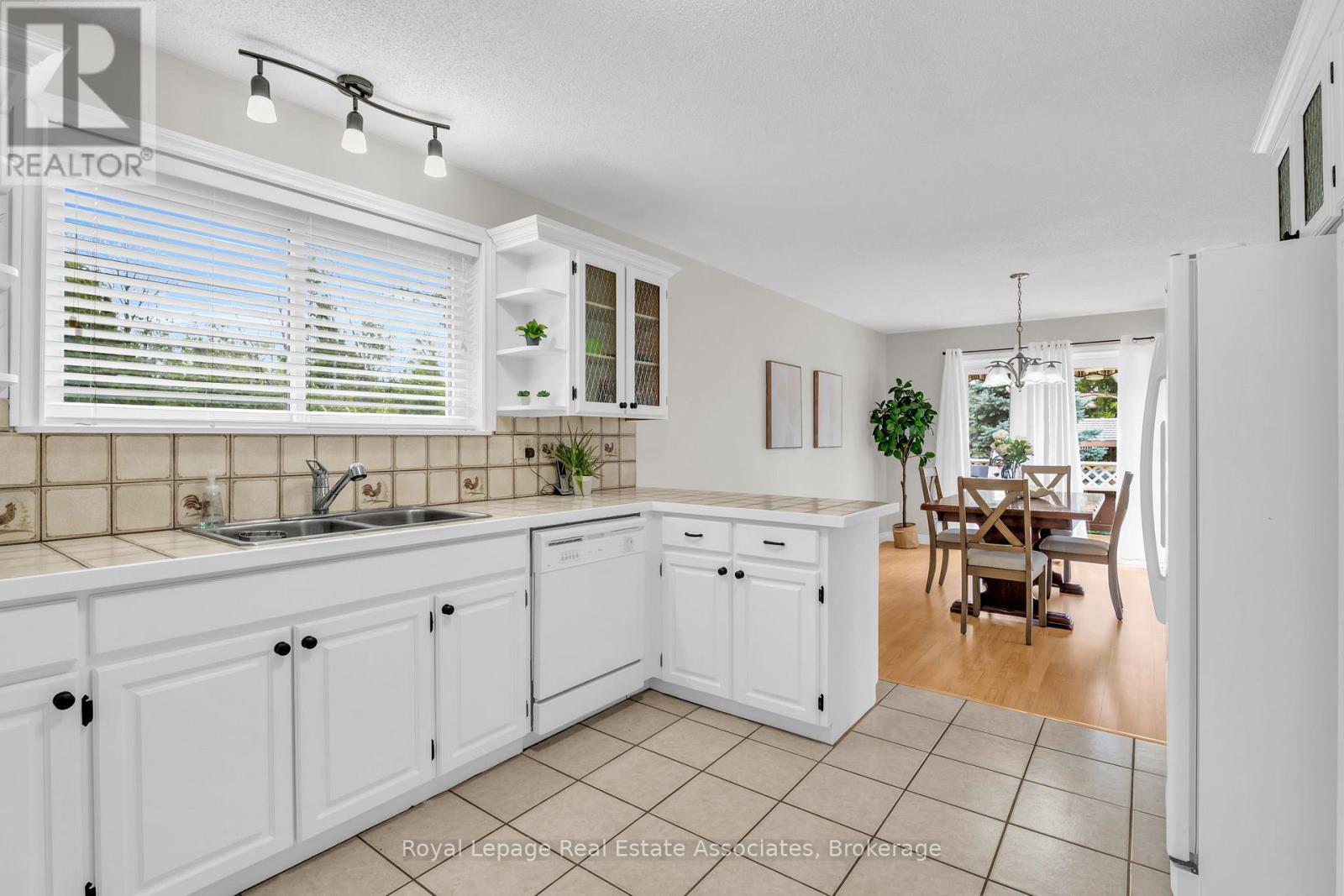 69 George Avenue, Wasaga Beach, Ontario  L9Z 2X9 - Photo 21 - S12703136