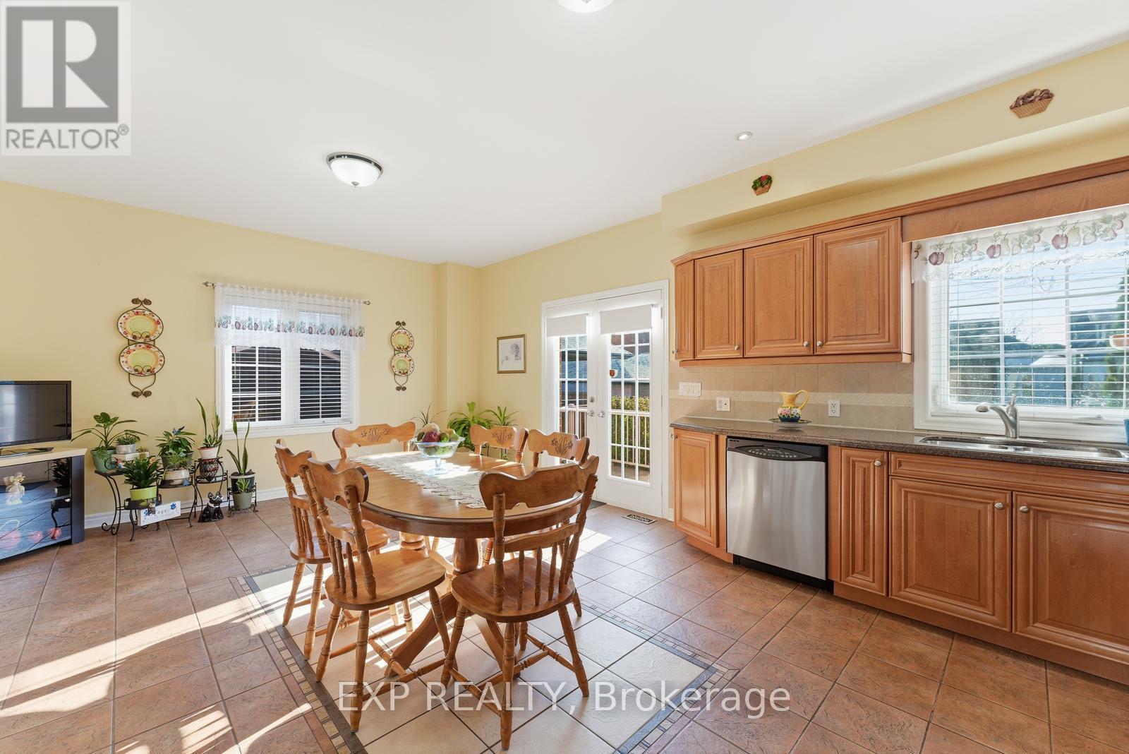 229 Dunraven Drive, Toronto, Ontario  M6M 1H8 - Photo 9 - W12703100