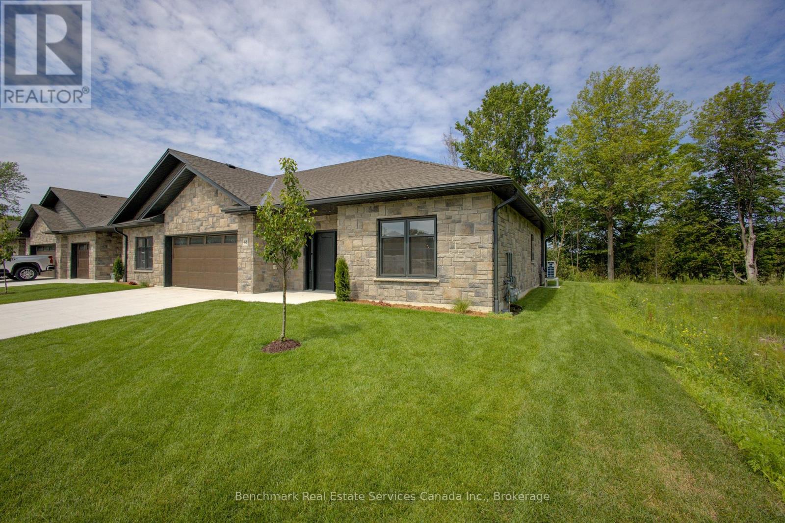 56 - 1182 Queen Street, Kincardine, Ontario  N2Z 1G4 - Photo 1 - X12703240