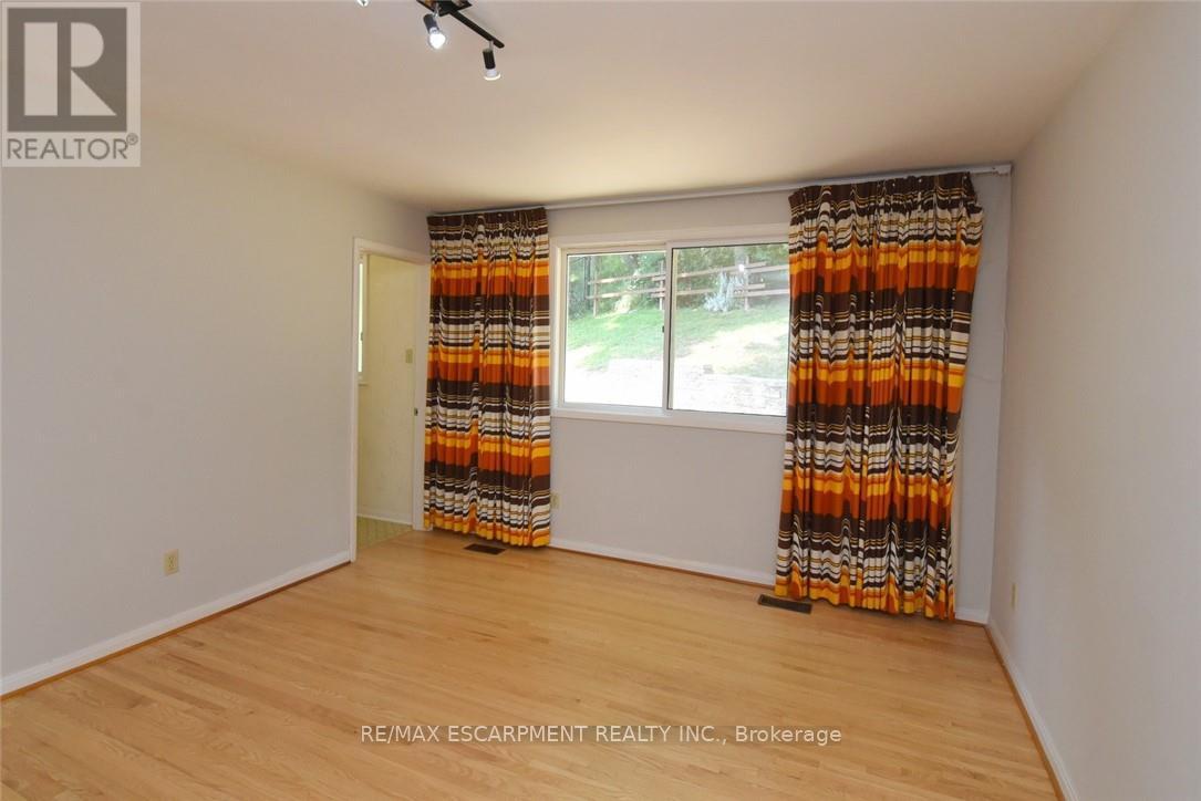 30 Terrace Drive, Hamilton, Ontario  L9A 2Y6 - Photo 14 - X12703096