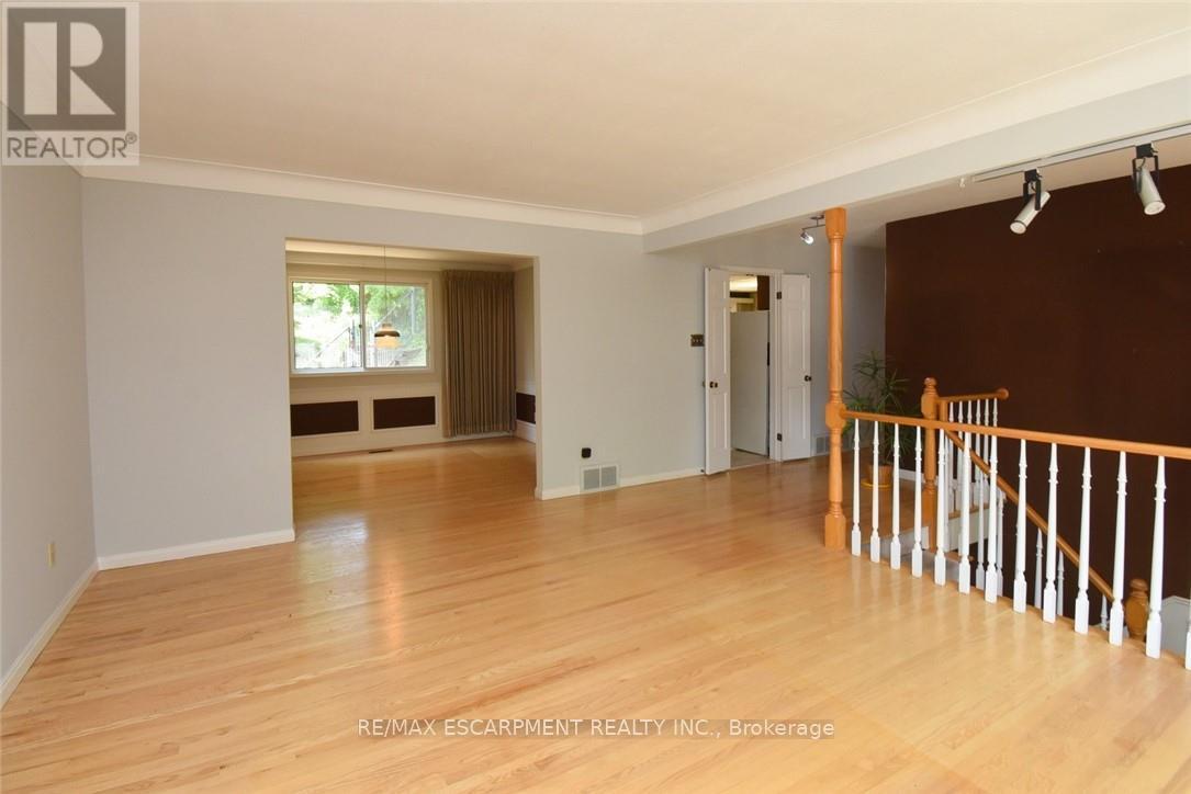 30 Terrace Drive, Hamilton, Ontario  L9A 2Y6 - Photo 3 - X12703096