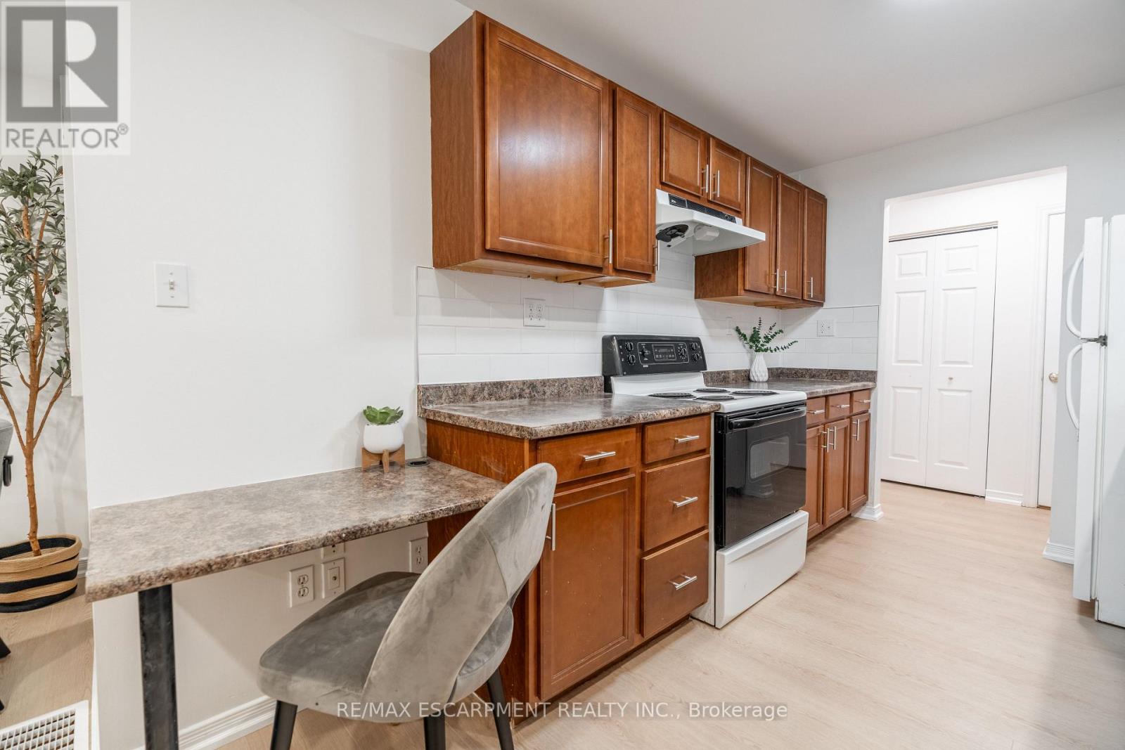 283 Grey Street, Brantford, Ontario  N3S 4W9 - Photo 11 - X12703122