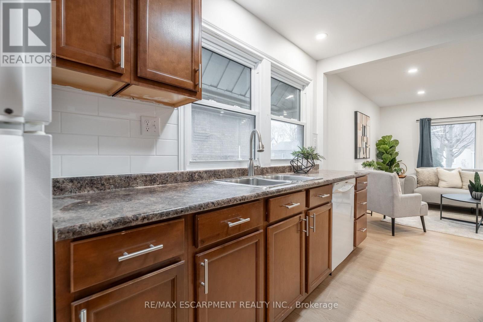 283 Grey Street, Brantford, Ontario  N3S 4W9 - Photo 12 - X12703122