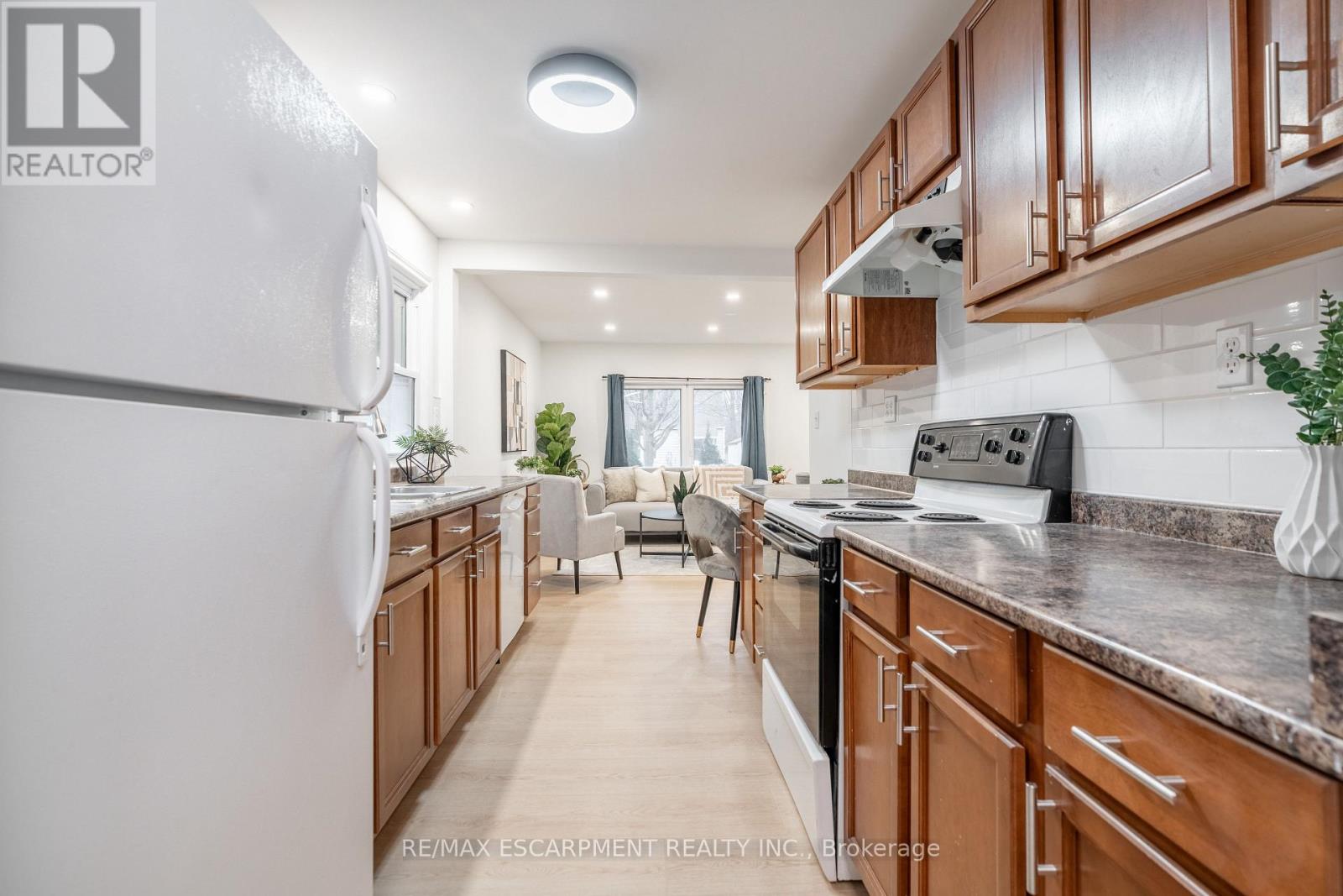 283 Grey Street, Brantford, Ontario  N3S 4W9 - Photo 14 - X12703122