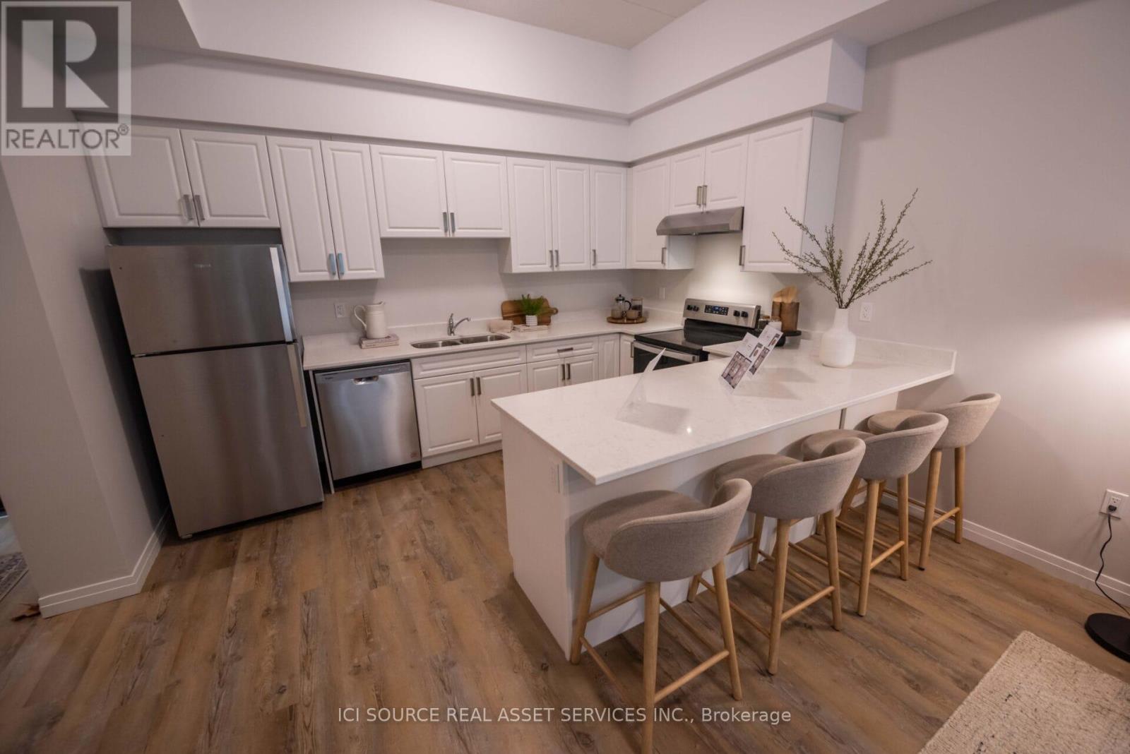 785 Southdale Road W, London South, Ontario  N6P 0M3 - Photo 3 - X12703166