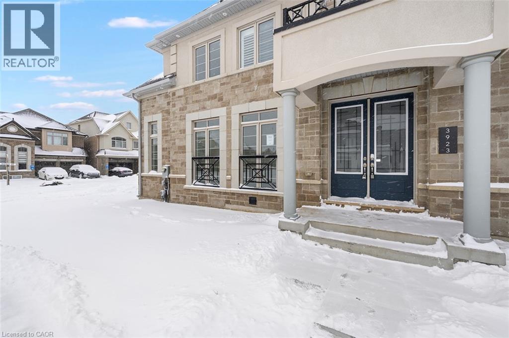 3923 Koenig Road, Burlington, Ontario  L7M 0Z8 - Photo 4 - 40798502