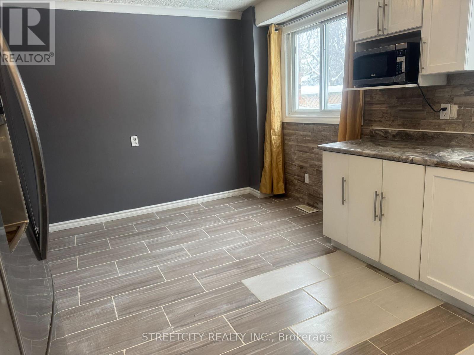 1331 Limberlost Road, London North, Ontario  N6G 2W4 - Photo 11 - X12703300