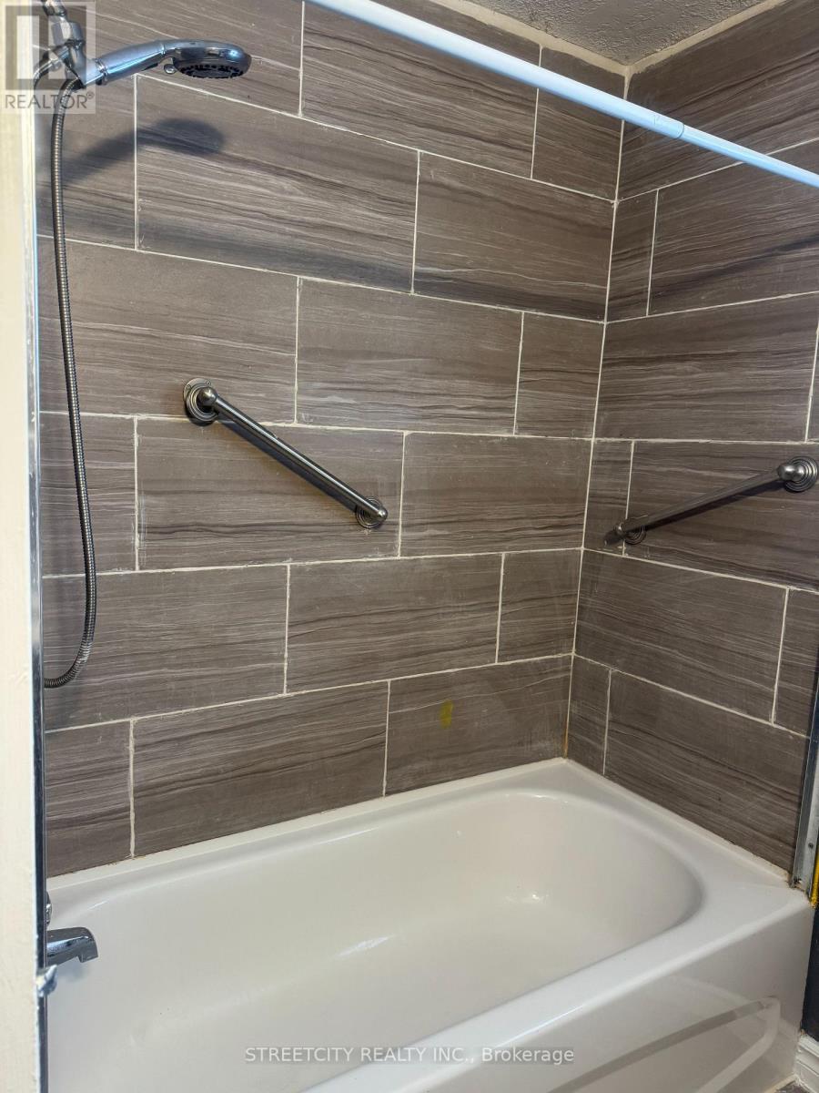 1331 Limberlost Road, London North, Ontario  N6G 2W4 - Photo 20 - X12703300