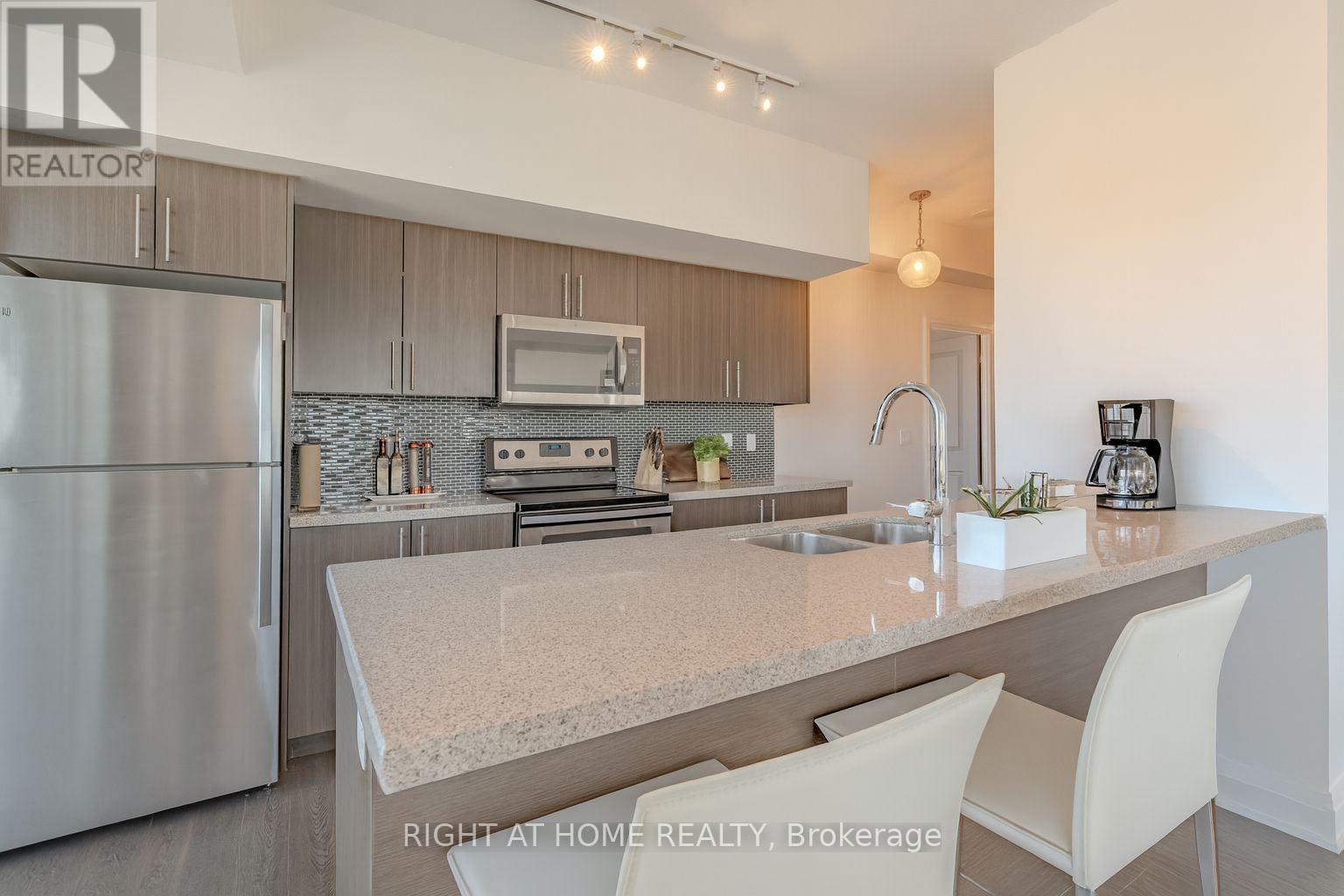 1603 - 55 Speers Road, Oakville, Ontario  L6K 0H9 - Photo 3 - W12455777