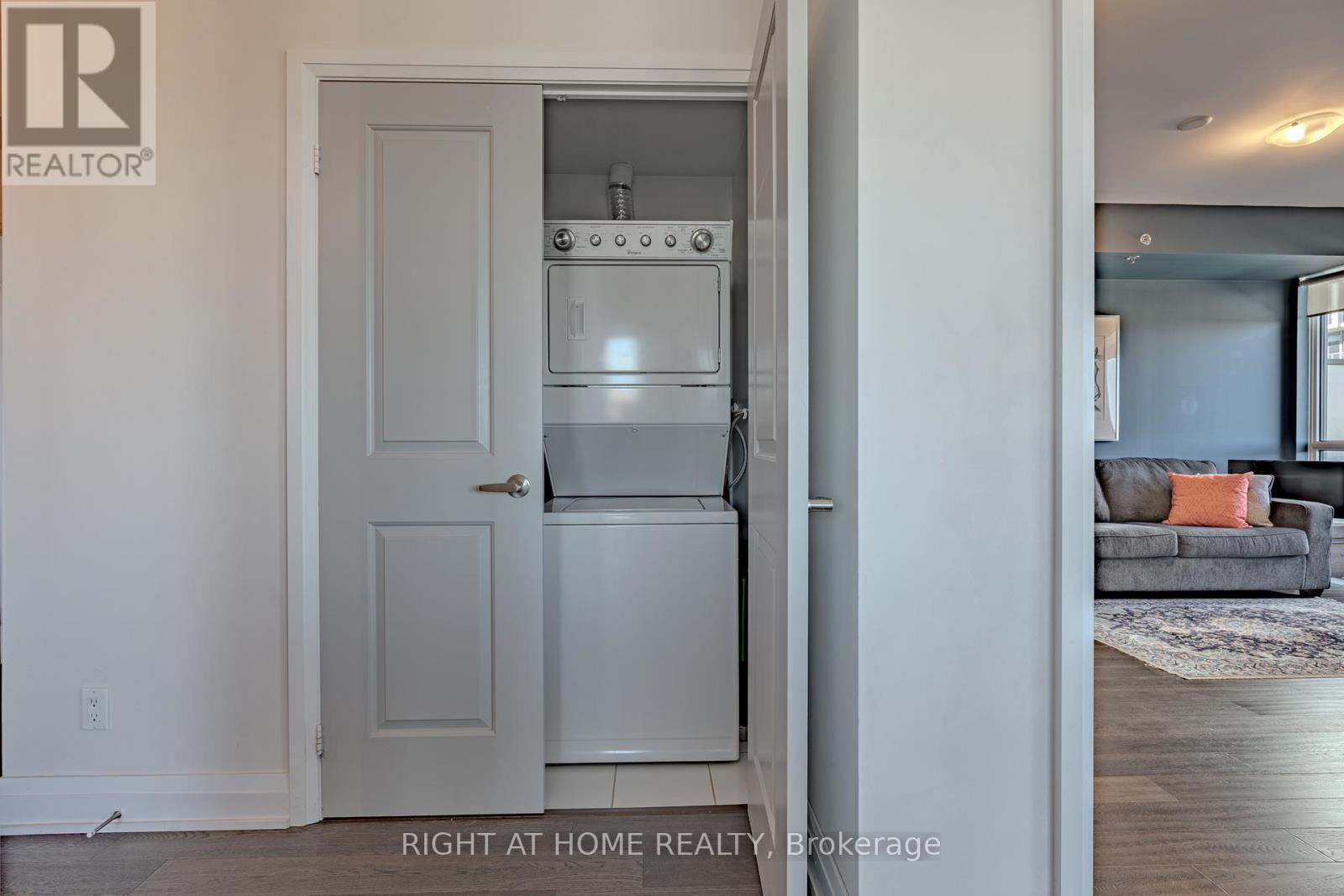 1603 - 55 Speers Road, Oakville, Ontario  L6K 0H9 - Photo 21 - W12455777