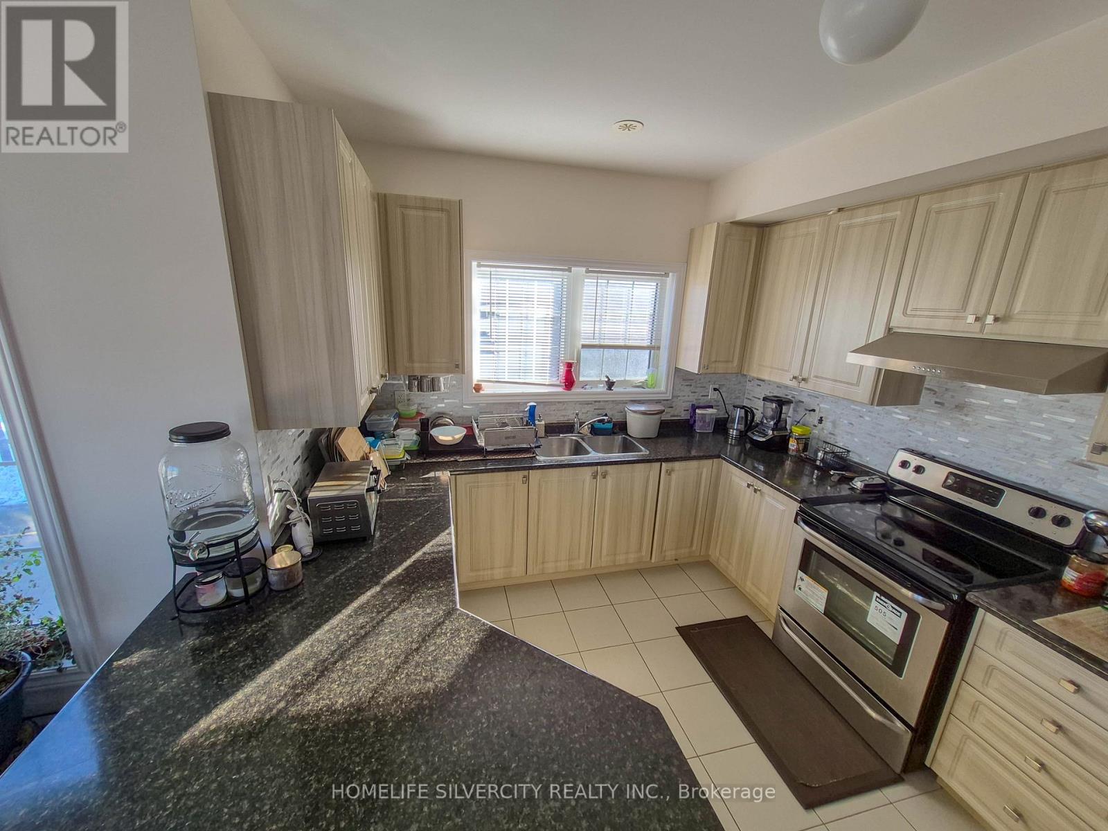 2 Abercove Close, Brampton, Ontario  L6Y 6E6 - Photo 6 - W12702812