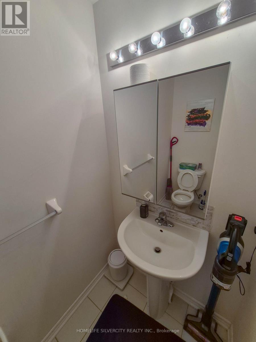 2 Abercove Close, Brampton, Ontario  L6Y 6E6 - Photo 7 - W12702812