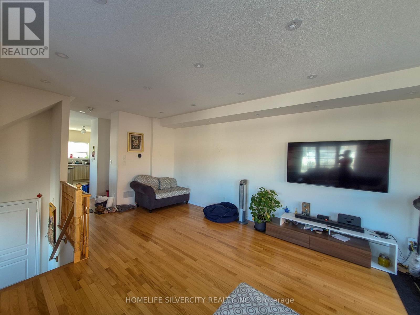 2 Abercove Close, Brampton, Ontario  L6Y 6E6 - Photo 9 - W12702812