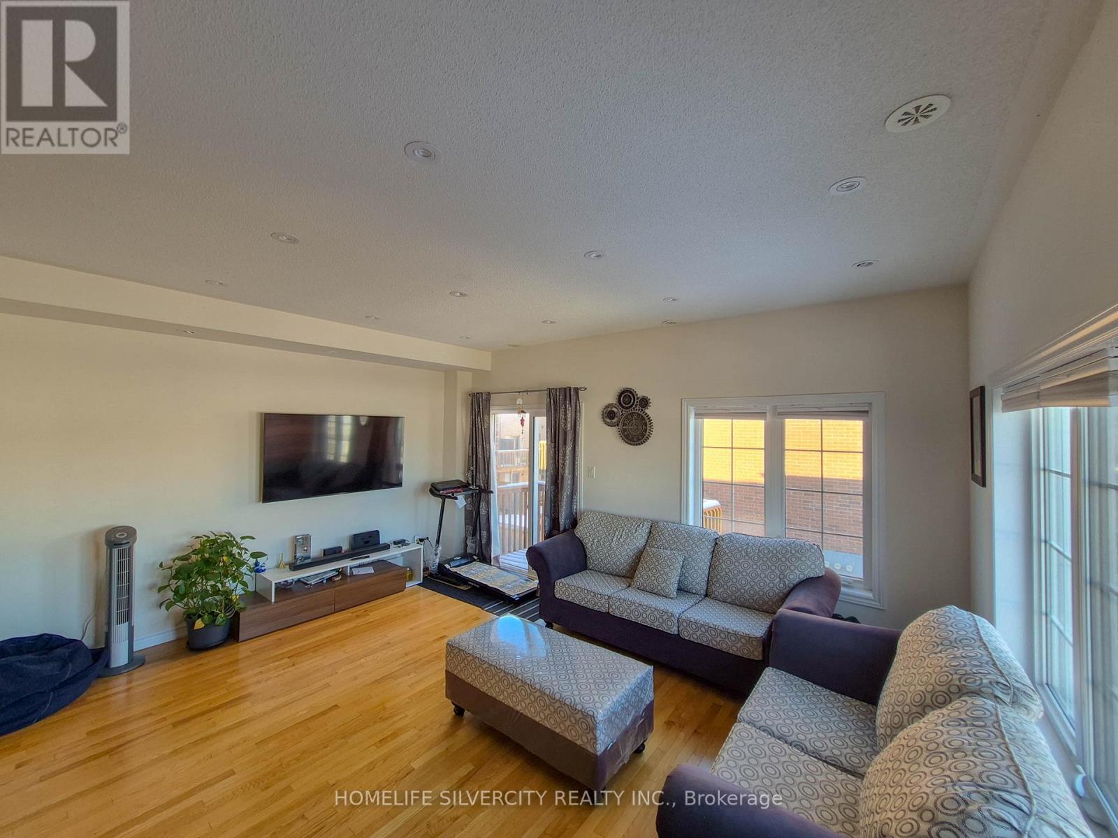 2 Abercove Close, Brampton, Ontario  L6Y 6E6 - Photo 8 - W12702812