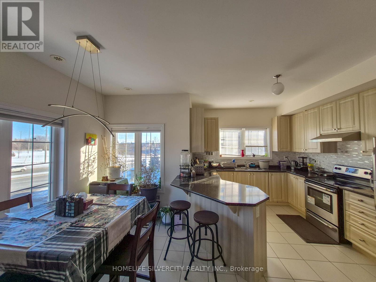 2 Abercove Close, Brampton, Ontario  L6Y 6E6 - Photo 5 - W12702812