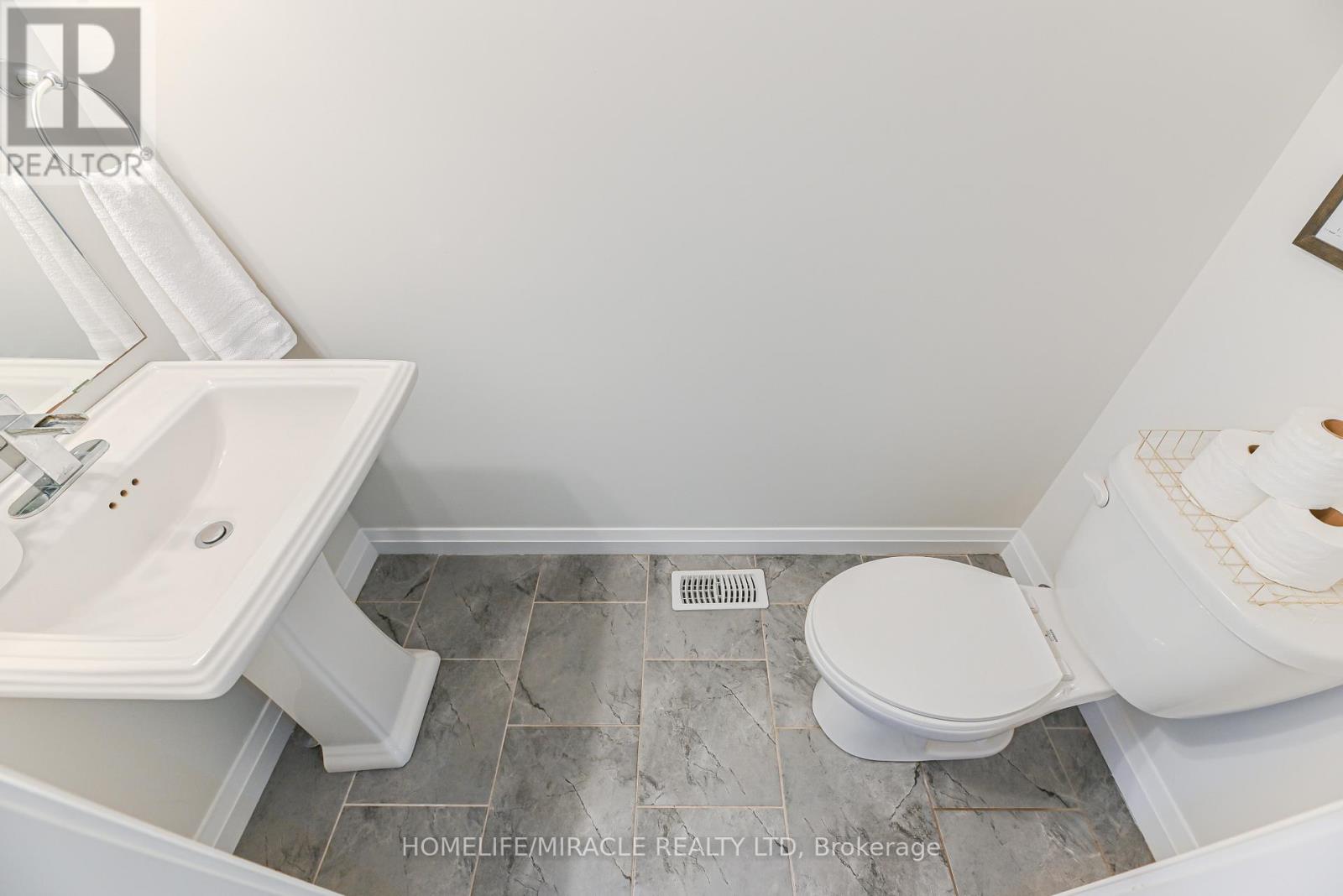 15 - 35 Midhurst Heights, Hamilton, Ontario  L8J 0K9 - Photo 4 - X12702382