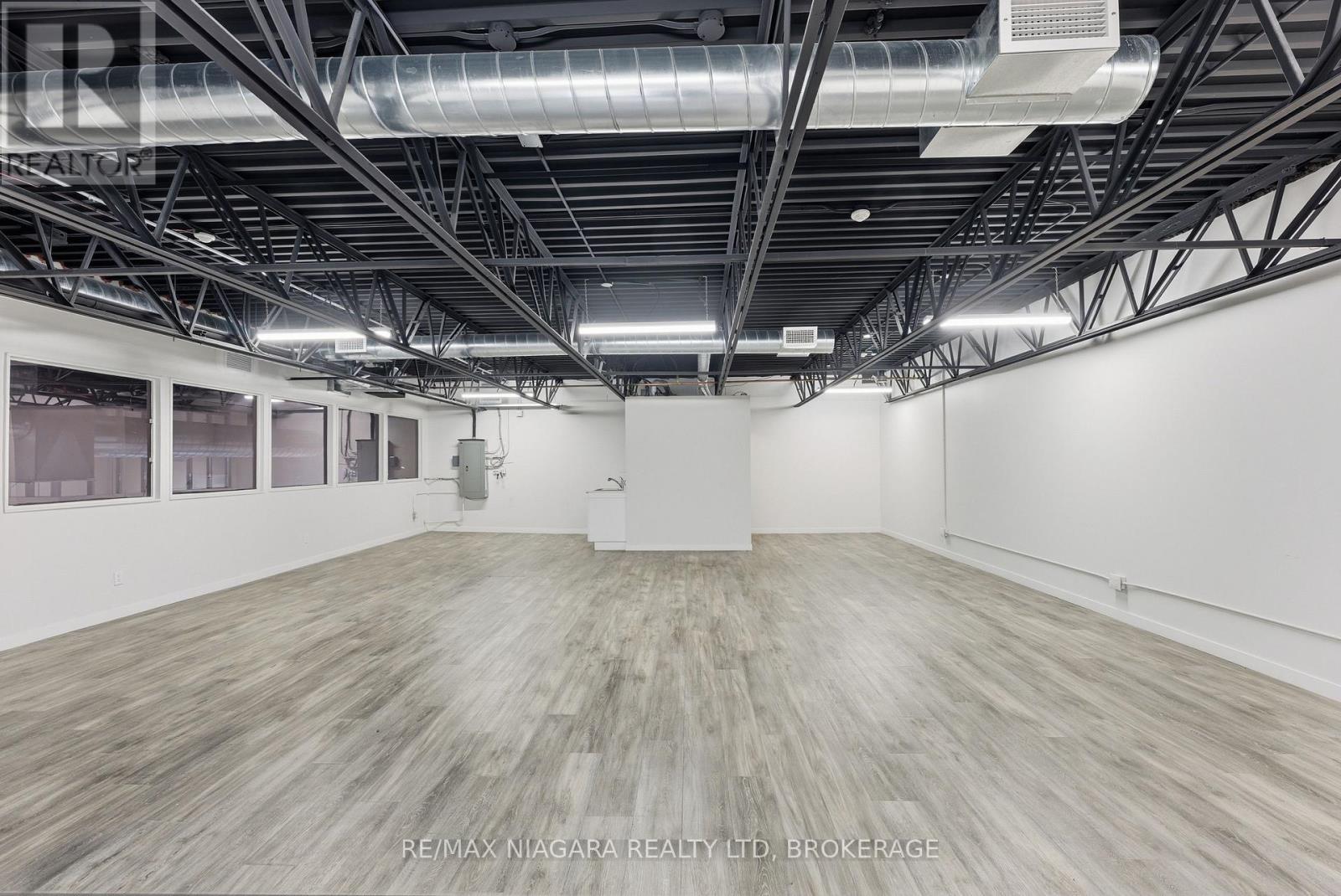 6853- 6871 Lundys Lane, Niagara Falls (Hospital), Ontario  L2G 1V7 - Photo 8 - X12703298