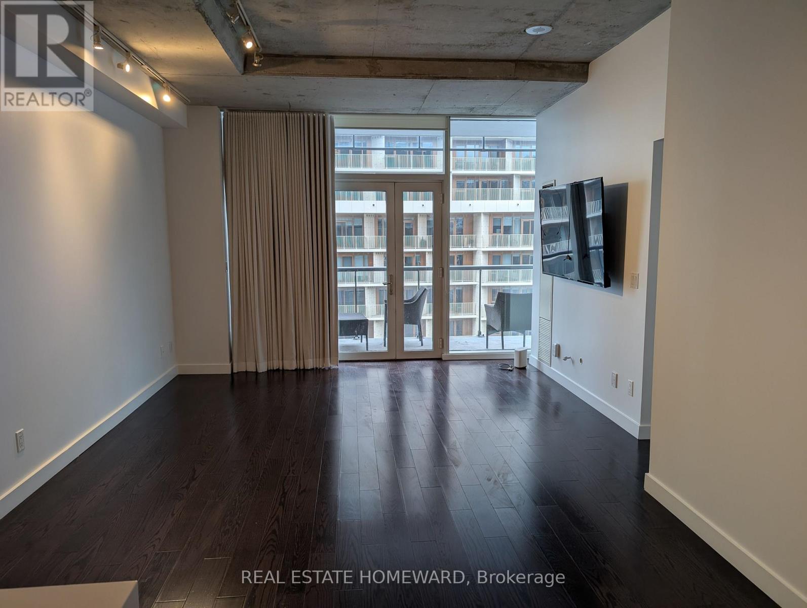 1304 - 552 Wellington Street W, Toronto, Ontario  M5V 2V5 - Photo 3 - C12702792