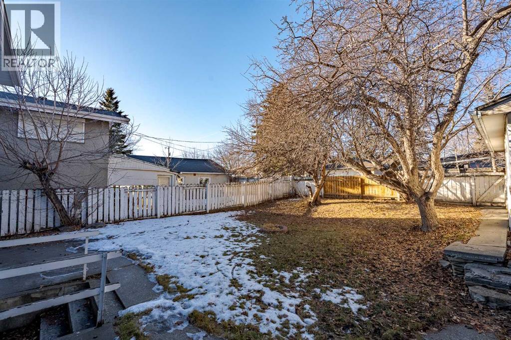 3152 Blakiston Drive Nw, Calgary, Alberta  T2L 1L8 - Photo 37 - A2279381