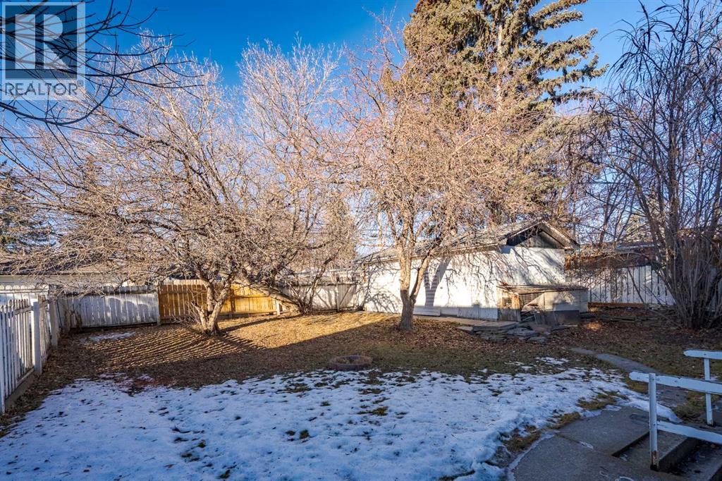 3152 Blakiston Drive Nw, Calgary, Alberta  T2L 1L8 - Photo 41 - A2279381