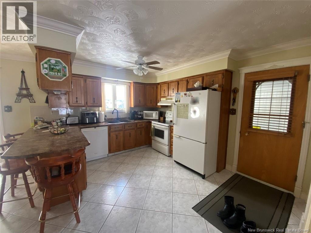 910 Saint-François Street, Edmundston, New Brunswick  E3V 4R2 - Photo 2 - NB132121