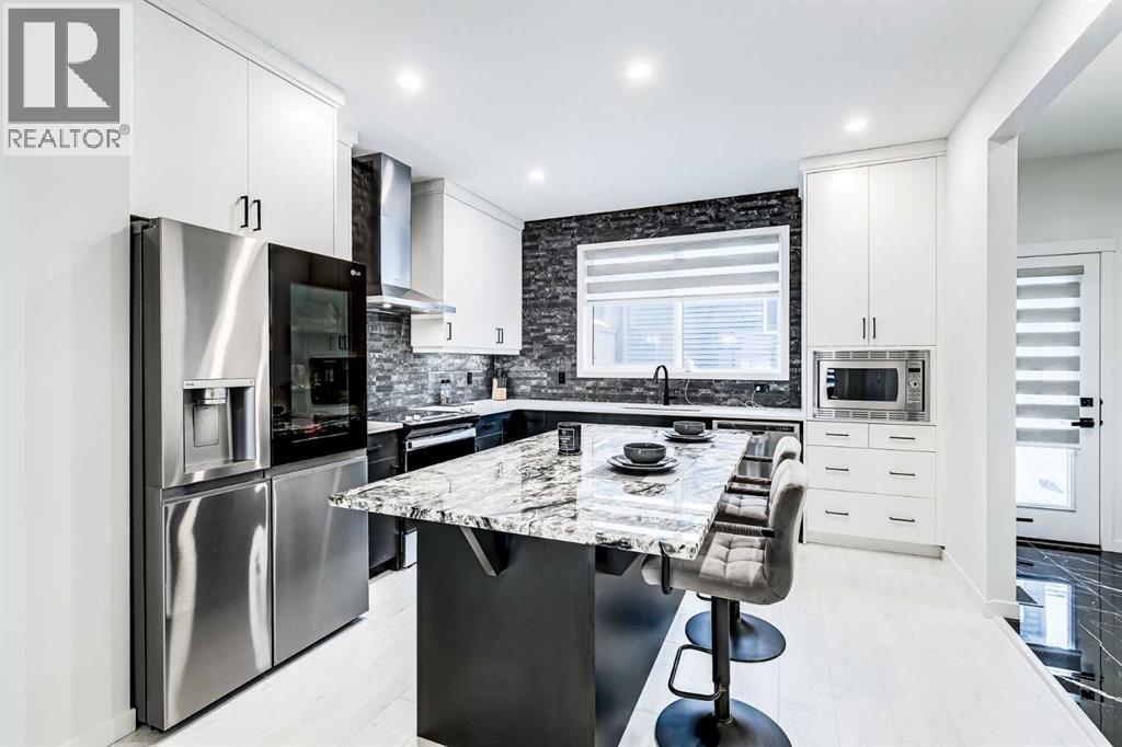 184 Rowmont Boulevard Nw, Calgary, Alberta  T3L 0H3 - Photo 3 - A2273470