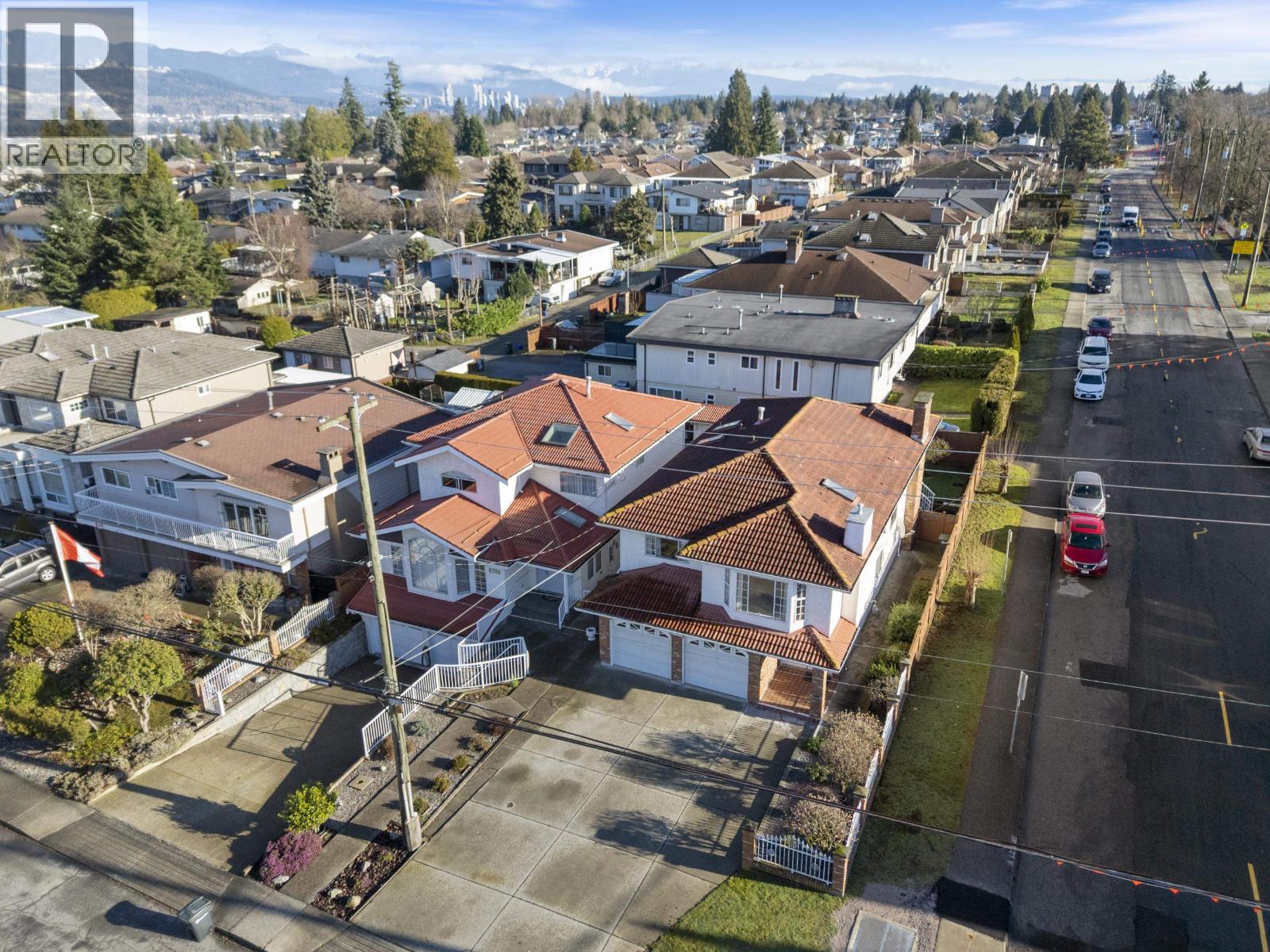 6796 Waltham Avenue, Burnaby, British Columbia  V5H 3V8 - Photo 2 - R3079903