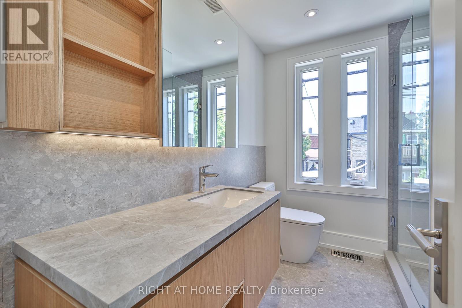 444 Roxton Road, Toronto, Ontario  M6G 3R4 - Photo 45 - C12703354