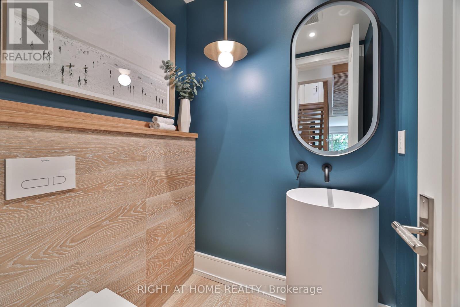 444 Roxton Road, Toronto, Ontario  M6G 3R4 - Photo 7 - C12703354