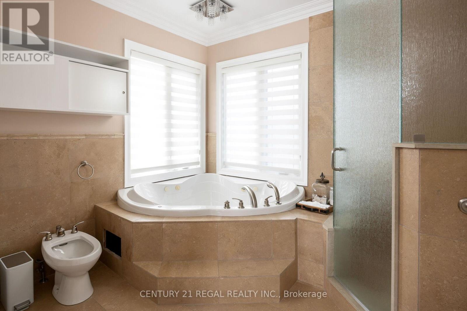 127 Sultana Avenue, Toronto, Ontario  M6A 1T6 - Photo 33 - C12703402