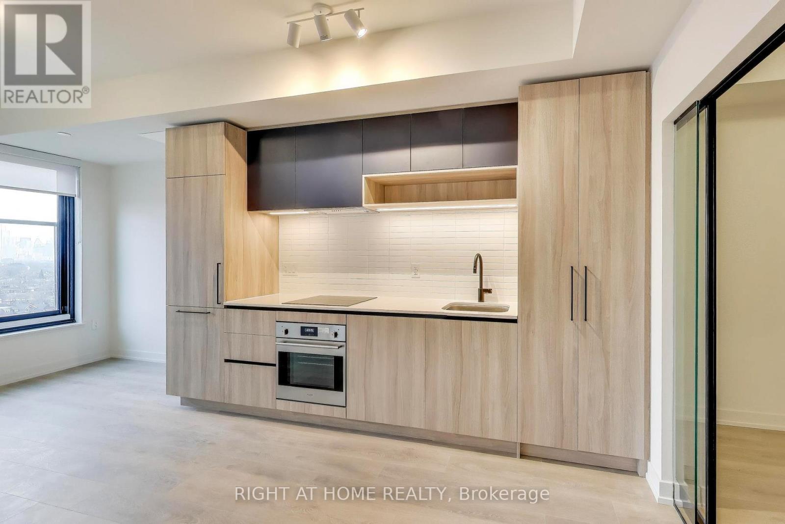 1421 - 181 Sterling Road, Toronto, Ontario  M6R 0B2 - Photo 6 - C12703408