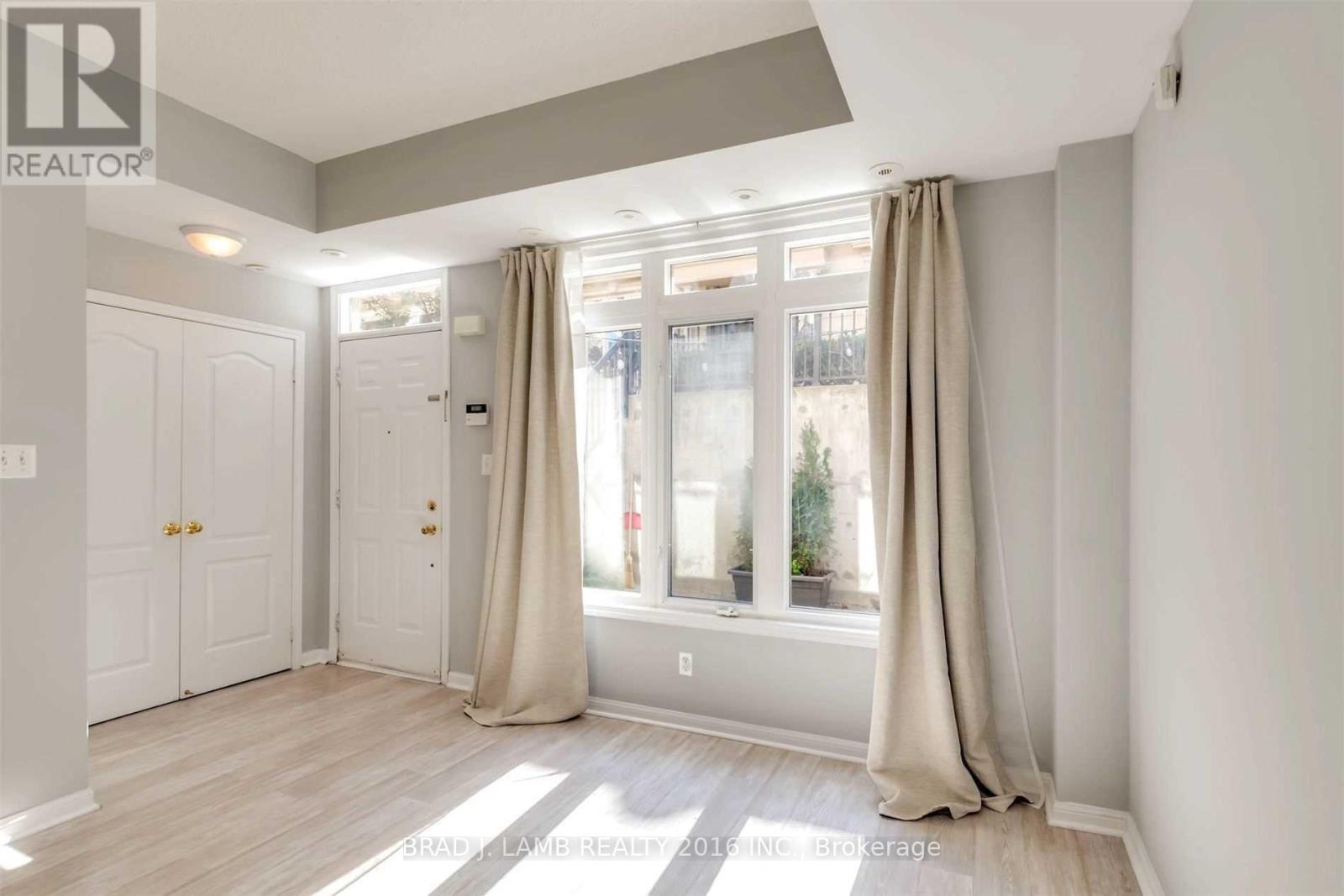 39 - 78 Carr Street, Toronto, Ontario  M5T 1B7 - Photo 2 - C12703414