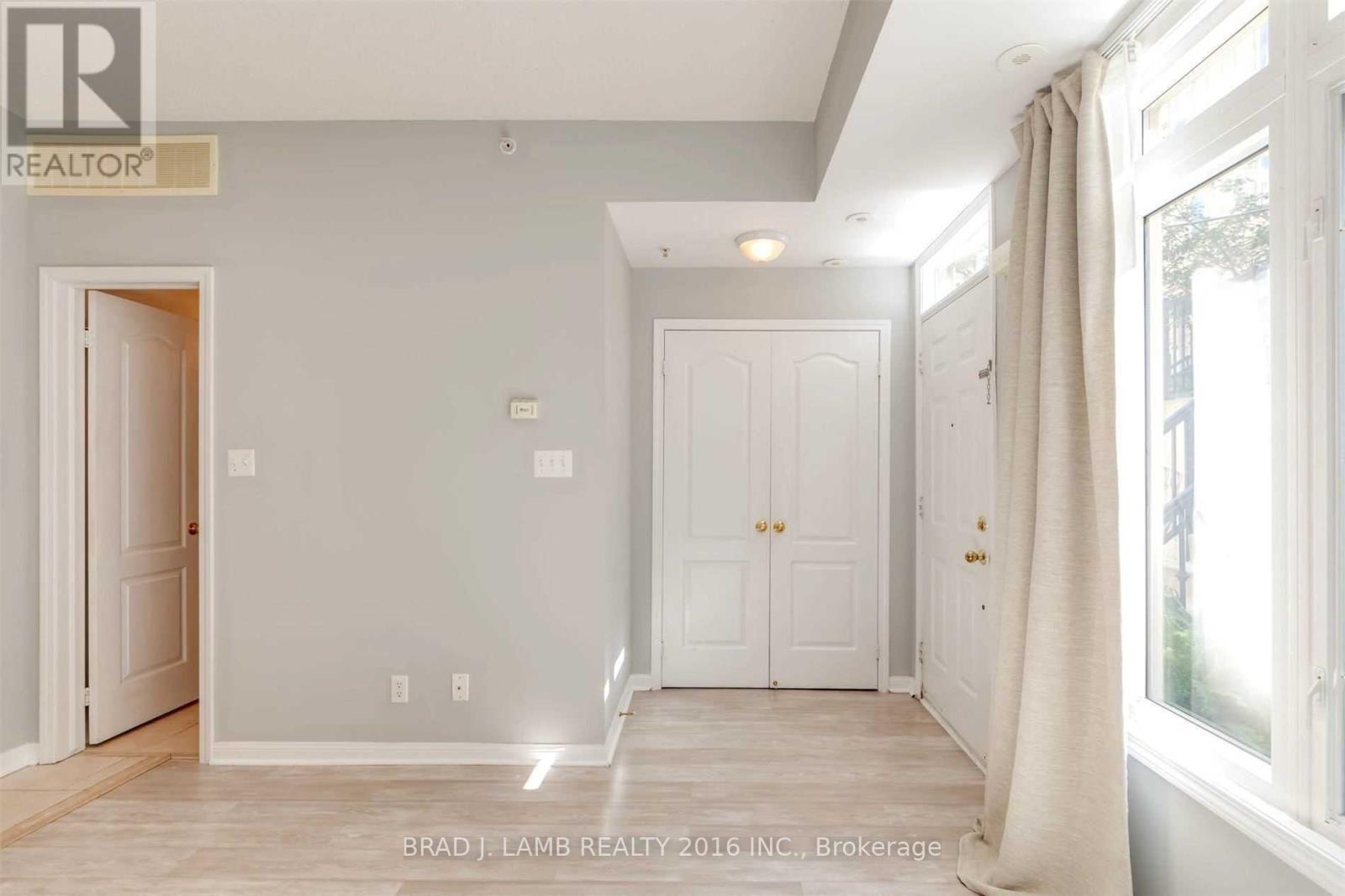 39 - 78 Carr Street, Toronto, Ontario  M5T 1B7 - Photo 3 - C12703414