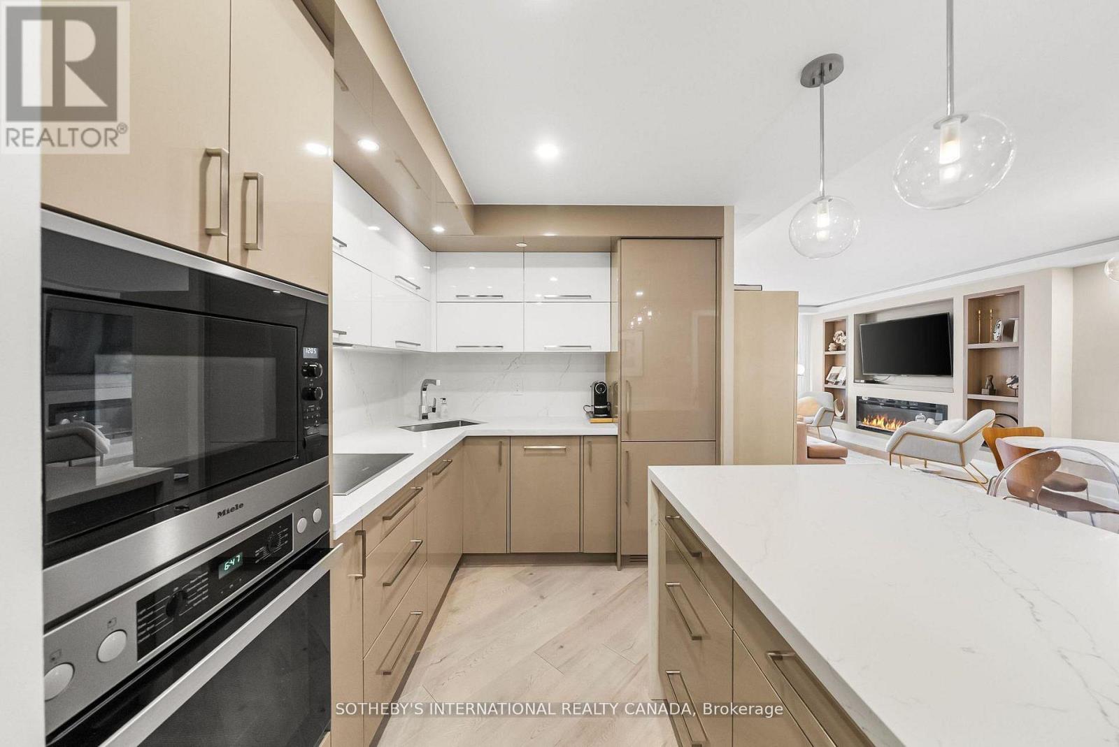 301 - 235 St Clair Avenue W, Toronto, Ontario  M4V 1R4 - Photo 10 - C12703442