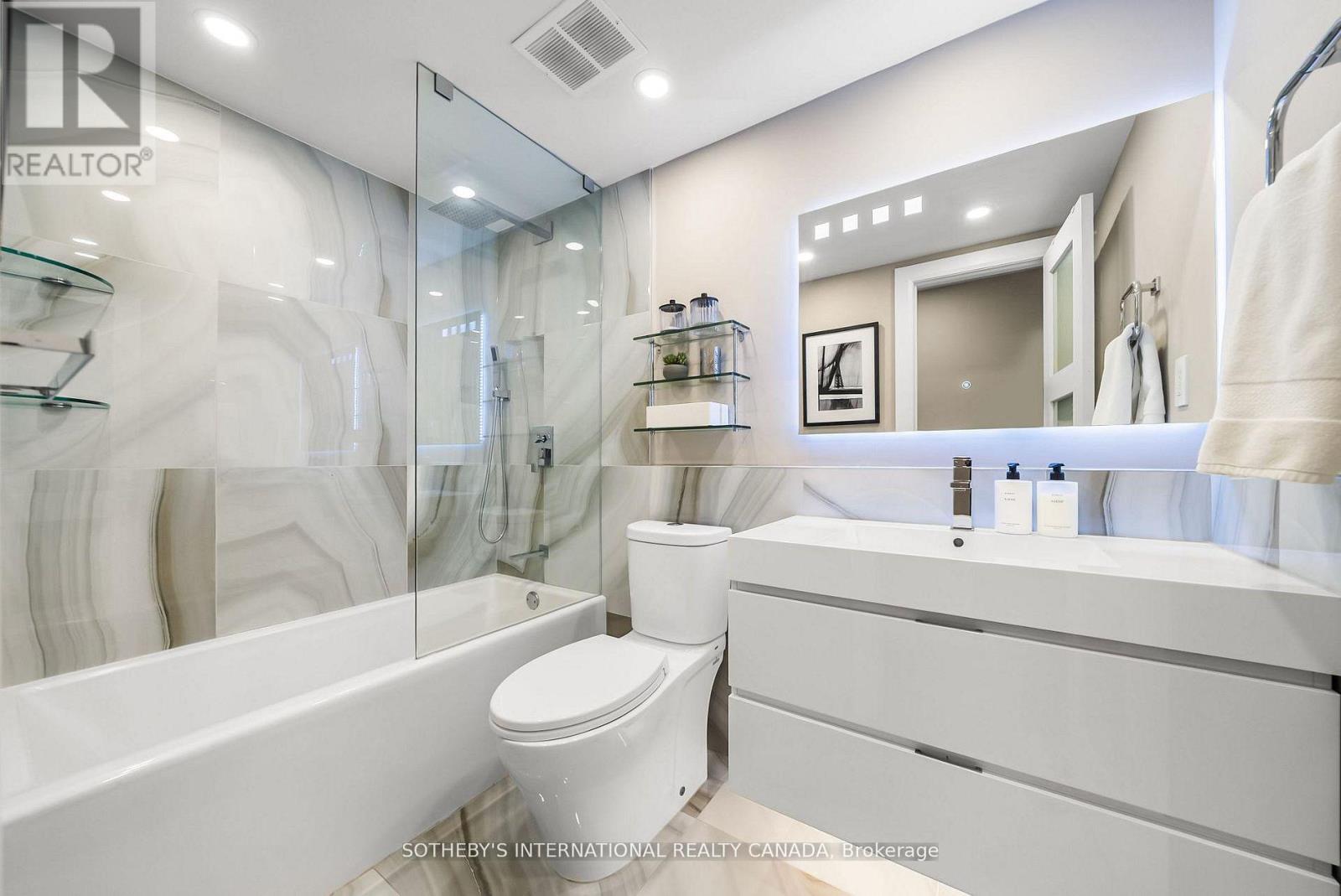 301 - 235 St Clair Avenue W, Toronto, Ontario  M4V 1R4 - Photo 17 - C12703442