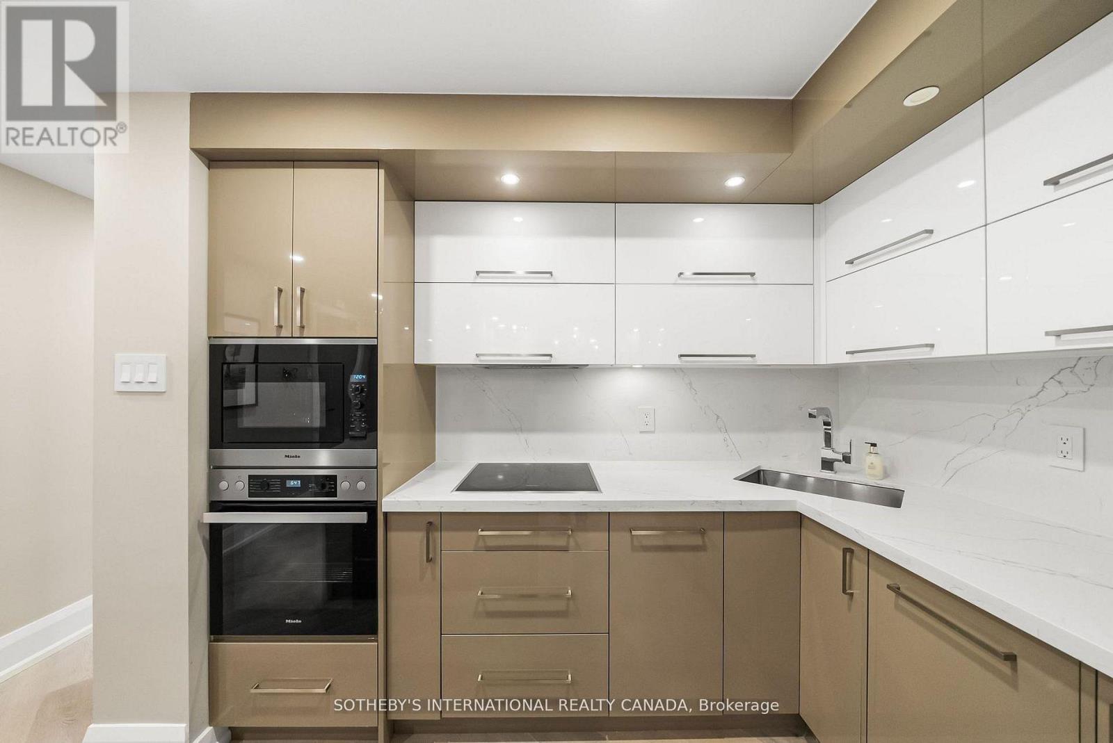 301 - 235 St Clair Avenue W, Toronto, Ontario  M4V 1R4 - Photo 8 - C12703442