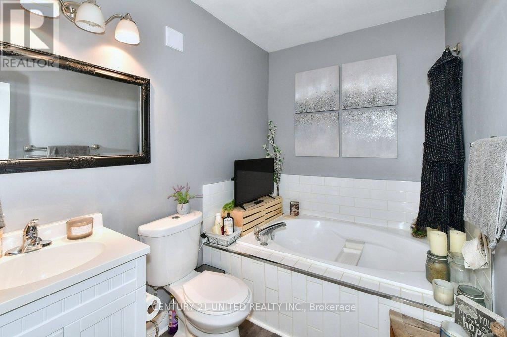 27 Park Street N, Peterborough, Ontario  K9J 3V3 - Photo 18 - X12440698