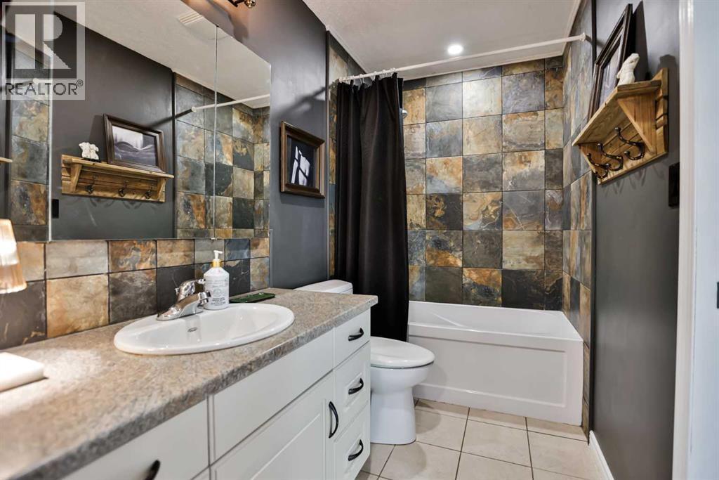 70 Sherwood Boulevard W, Lethbridge, Alberta  T1K 6E9 - Photo 16 - A2279456