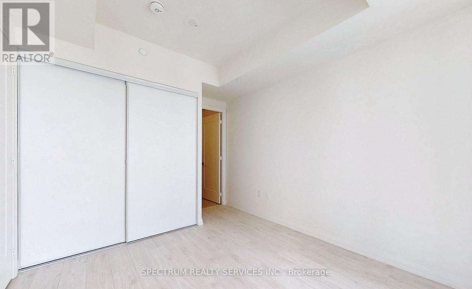 906 - 9000 Jane Street, Vaughan, Ontario  L4K 0M6 - Photo 4 - N12703304