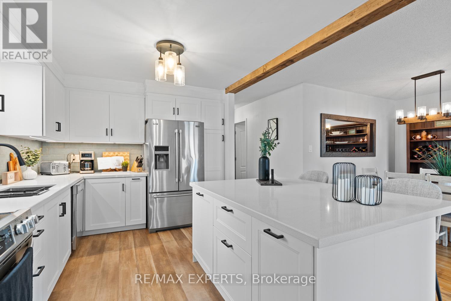 6 Longview Drive, Bradford West Gwillimbury (Bradford), Ontario  L3Z 2H1 - Photo 2 - N12703314