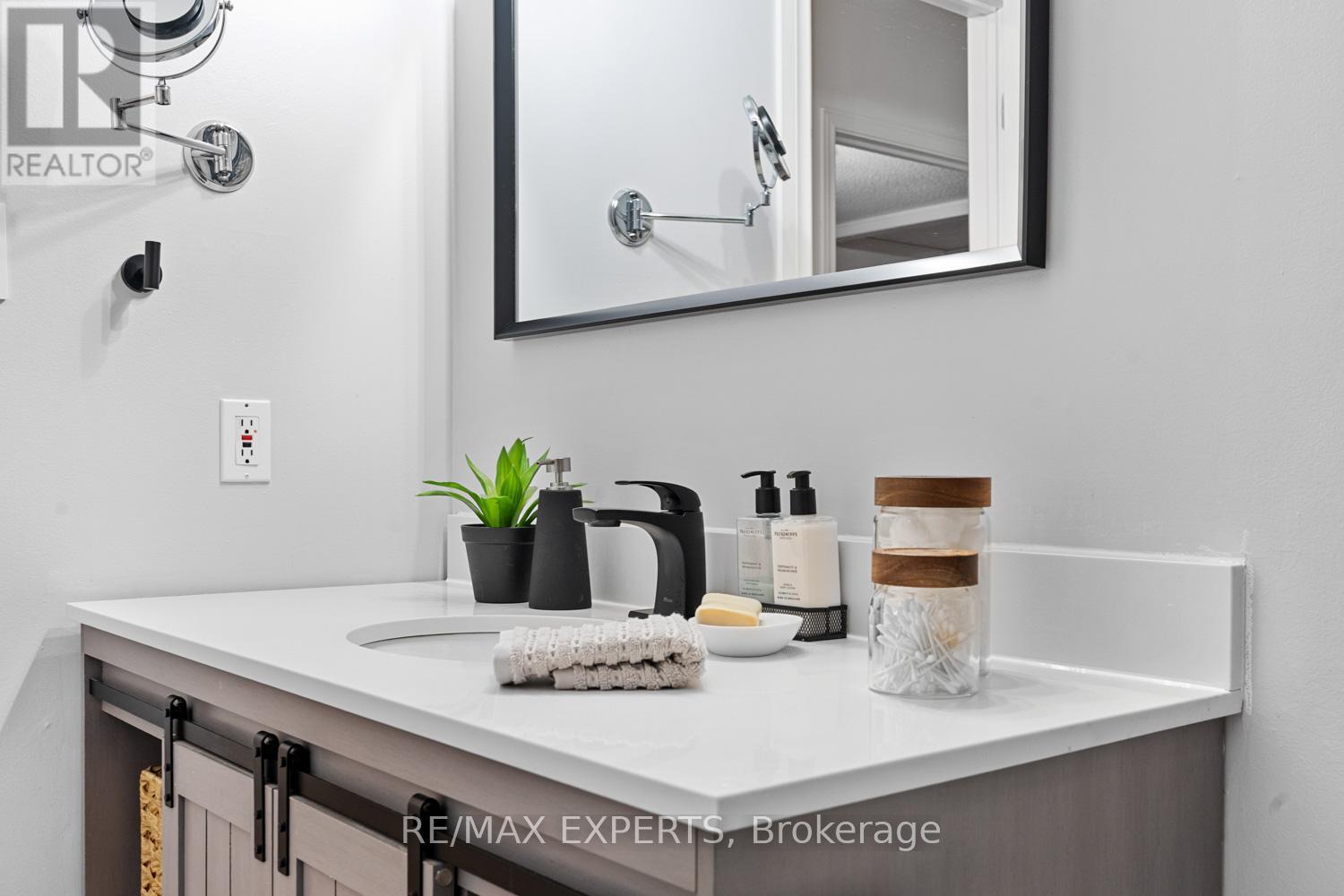 6 Longview Drive, Bradford West Gwillimbury (Bradford), Ontario  L3Z 2H1 - Photo 21 - N12703314