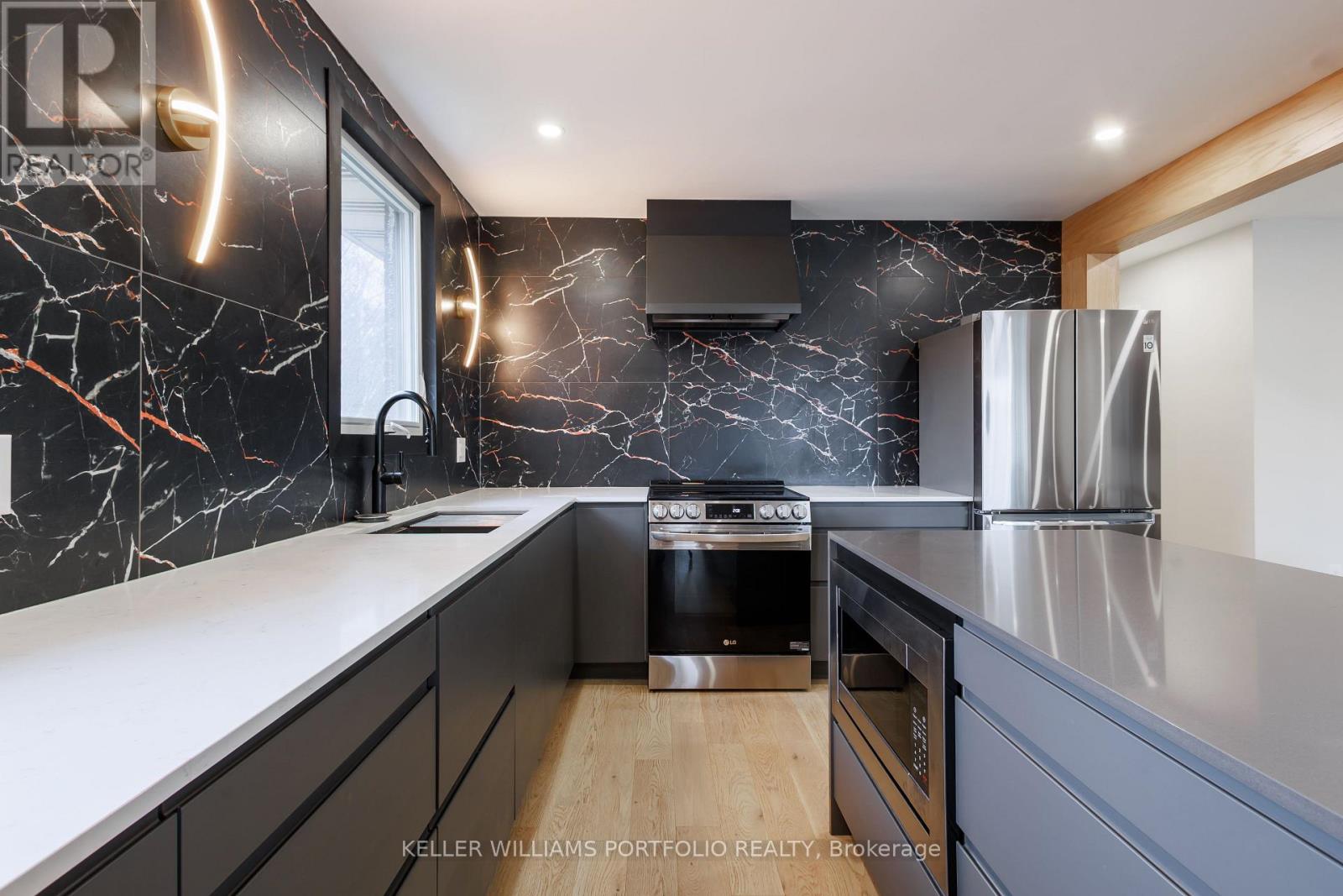 33 Cog Hill Drive, Vaughan, Ontario  L4K 1M6 - Photo 4 - N12703460