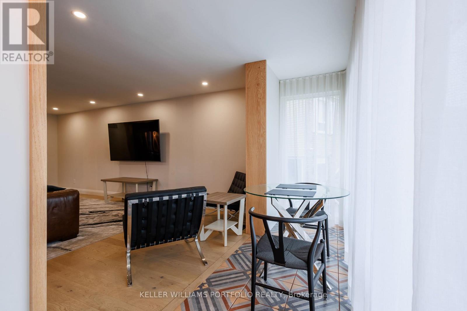 33 Cog Hill Drive, Vaughan, Ontario  L4K 1M6 - Photo 7 - N12703460